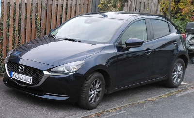 Verkaufe : Mazda 2 Automatik mit Gaspedal li + re